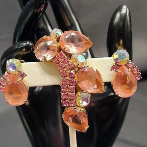 Stunning Unsigned beauty Borealis Rhinestone pin earrings set